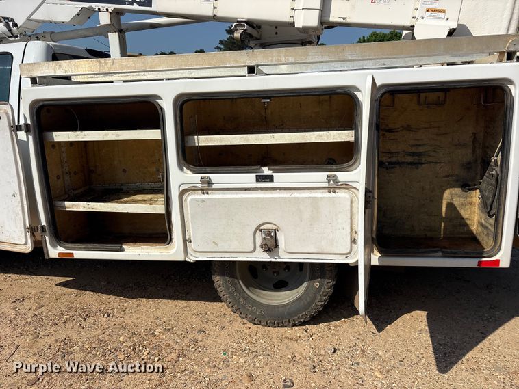 image for item ET2155 2013 Chevrolet Silverado 3500HD bucket truck