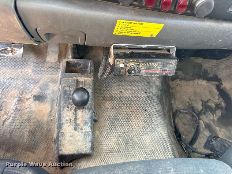 image for item ET2155 2013 Chevrolet Silverado 3500HD bucket truck