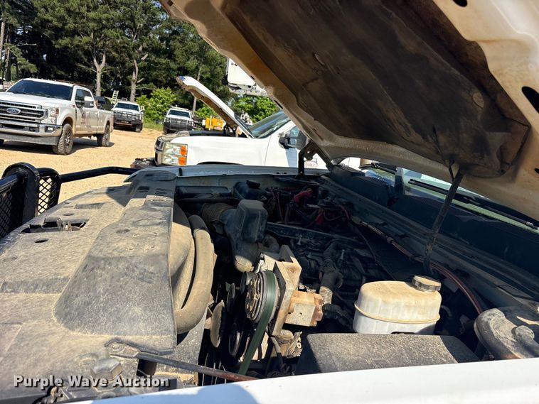 image for item ET2155 2013 Chevrolet Silverado 3500HD bucket truck