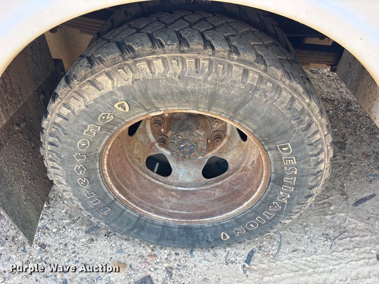 image for item ET2155 2013 Chevrolet Silverado 3500HD bucket truck