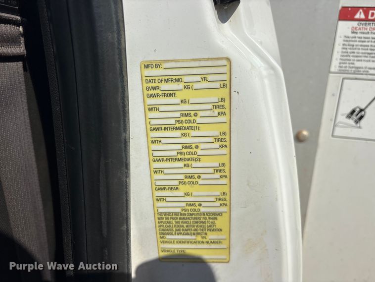 image for item ET2155 2013 Chevrolet Silverado 3500HD bucket truck