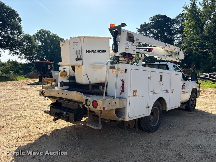 image for item ET2156 2013 Chevrolet Silverado 3500HD bucket truck