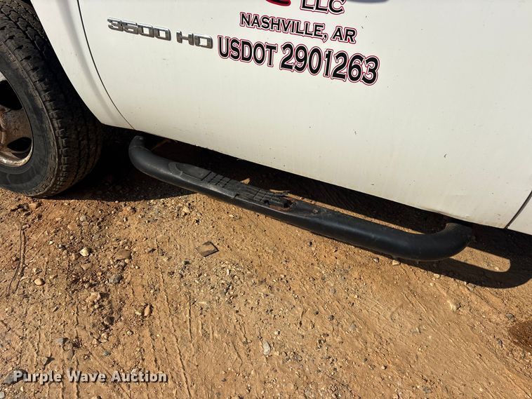 image for item ET2156 2013 Chevrolet Silverado 3500HD bucket truck