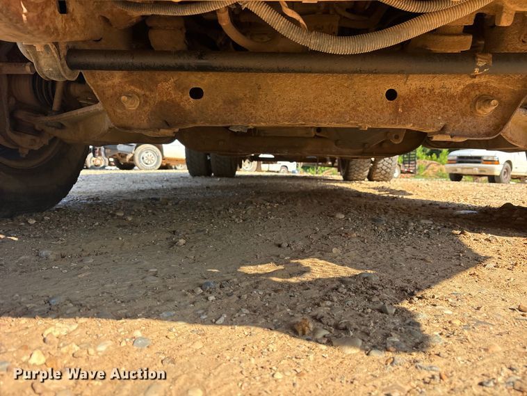 image for item ET2156 2013 Chevrolet Silverado 3500HD bucket truck