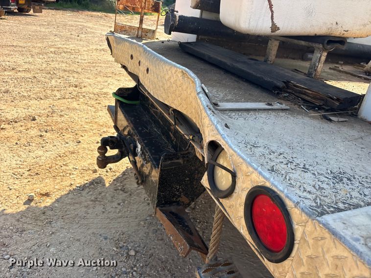 image for item ET2156 2013 Chevrolet Silverado 3500HD bucket truck