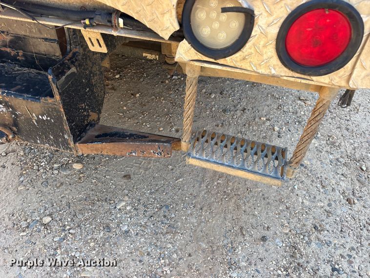 image for item ET2156 2013 Chevrolet Silverado 3500HD bucket truck