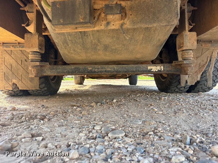 image for item ET2156 2013 Chevrolet Silverado 3500HD bucket truck