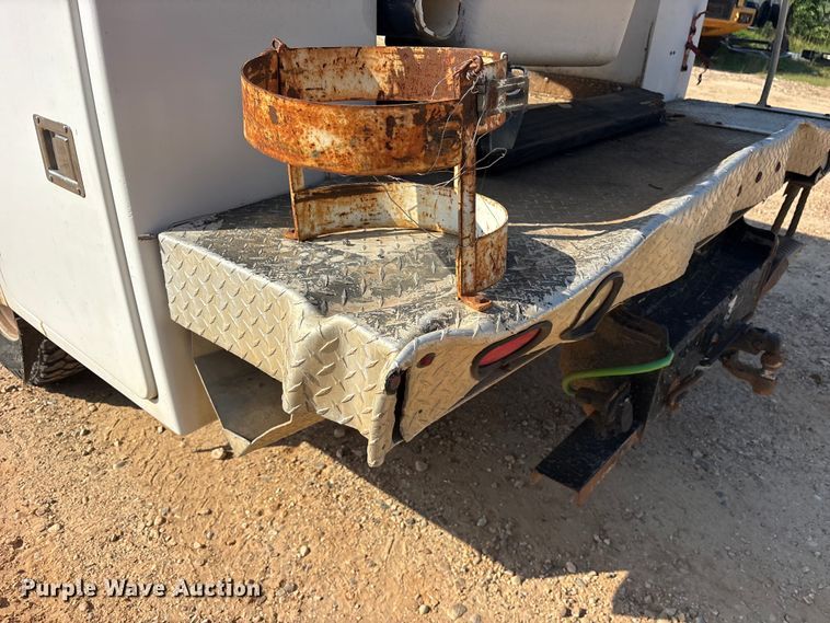 image for item ET2156 2013 Chevrolet Silverado 3500HD bucket truck