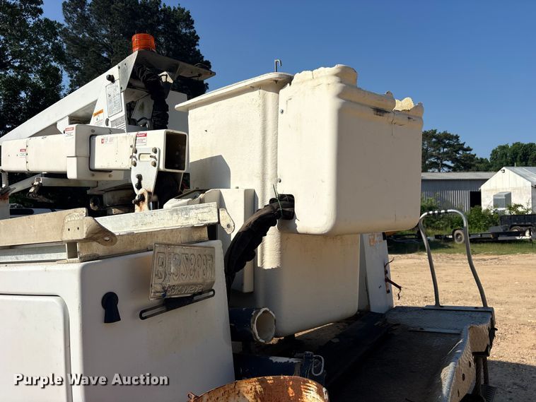 image for item ET2156 2013 Chevrolet Silverado 3500HD bucket truck