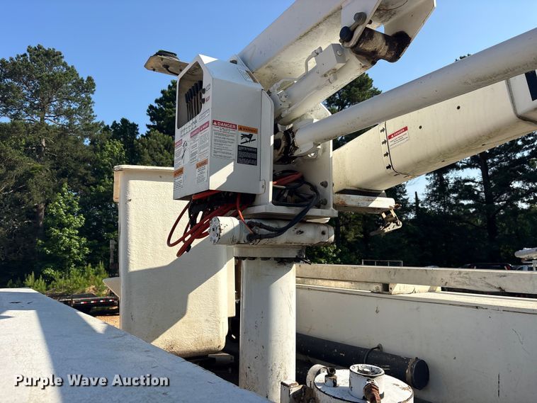 image for item ET2156 2013 Chevrolet Silverado 3500HD bucket truck