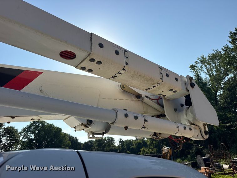 image for item ET2156 2013 Chevrolet Silverado 3500HD bucket truck