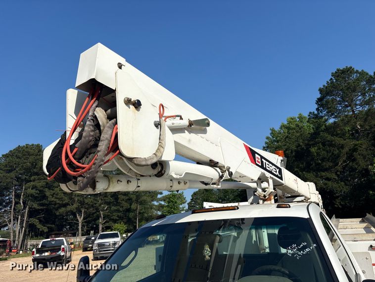 image for item ET2156 2013 Chevrolet Silverado 3500HD bucket truck