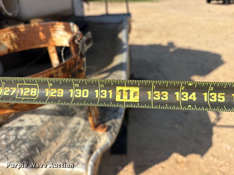image for item ET2156 2013 Chevrolet Silverado 3500HD bucket truck