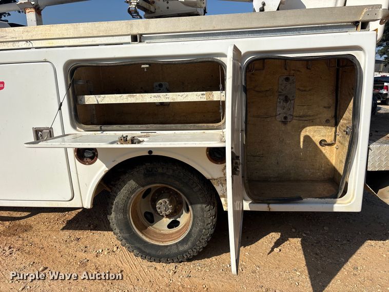 image for item ET2156 2013 Chevrolet Silverado 3500HD bucket truck