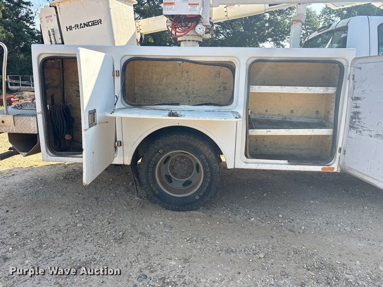 image for item ET2156 2013 Chevrolet Silverado 3500HD bucket truck
