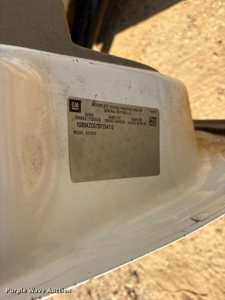 image for item ET2156 2013 Chevrolet Silverado 3500HD bucket truck