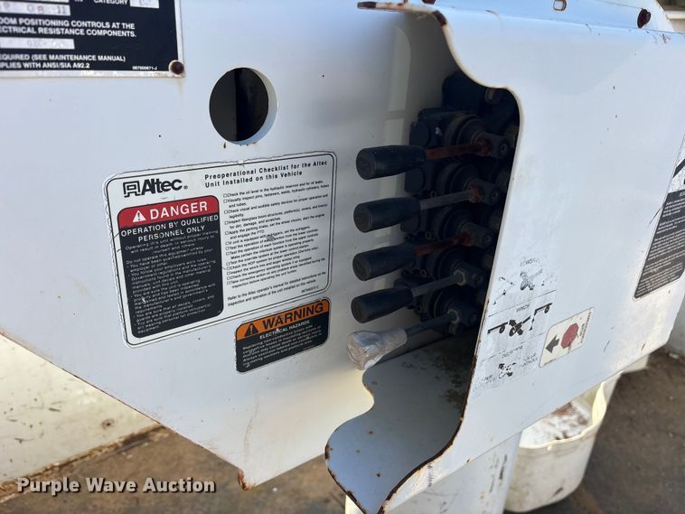 image for item ET2157 2012 Dodge Ram 5500 bucket truck