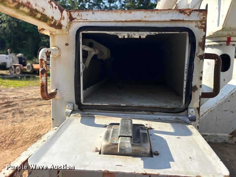 image for item ET2157 2012 Dodge Ram 5500 bucket truck