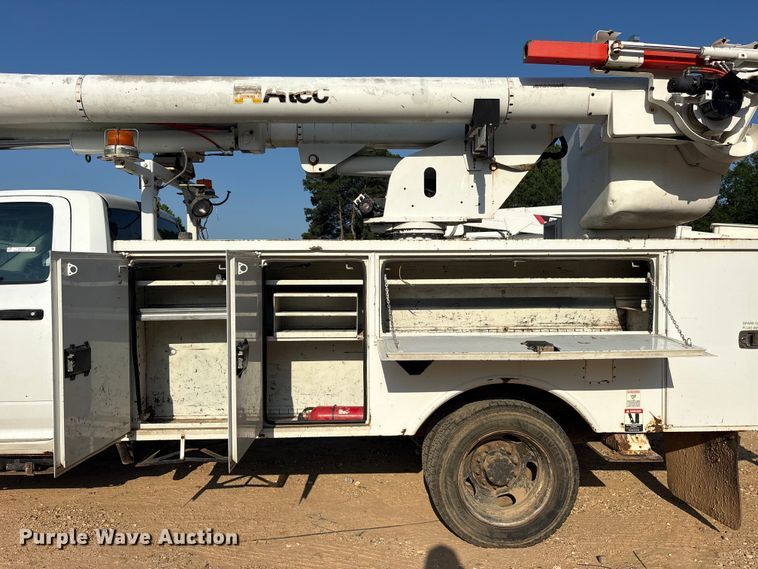 image for item ET2157 2012 Dodge Ram 5500 bucket truck