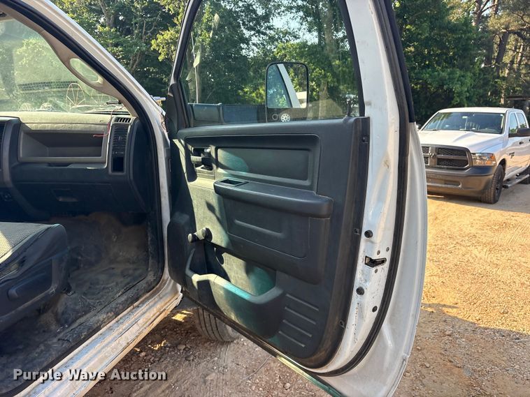 image for item ET2157 2012 Dodge Ram 5500 bucket truck