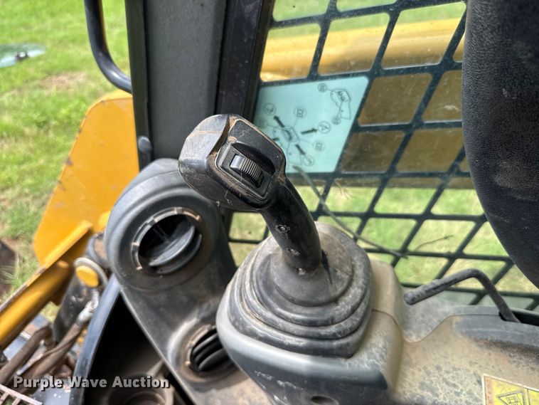 image for item ET6266 2016 Caterpillar 249D tracked skid steer loader
