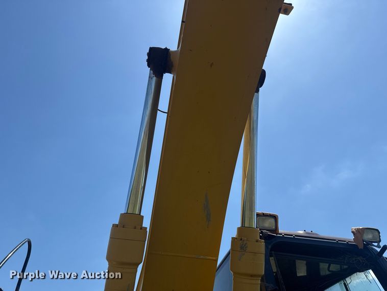 image for item ET6267 2006 Caterpillar 320CL excavator