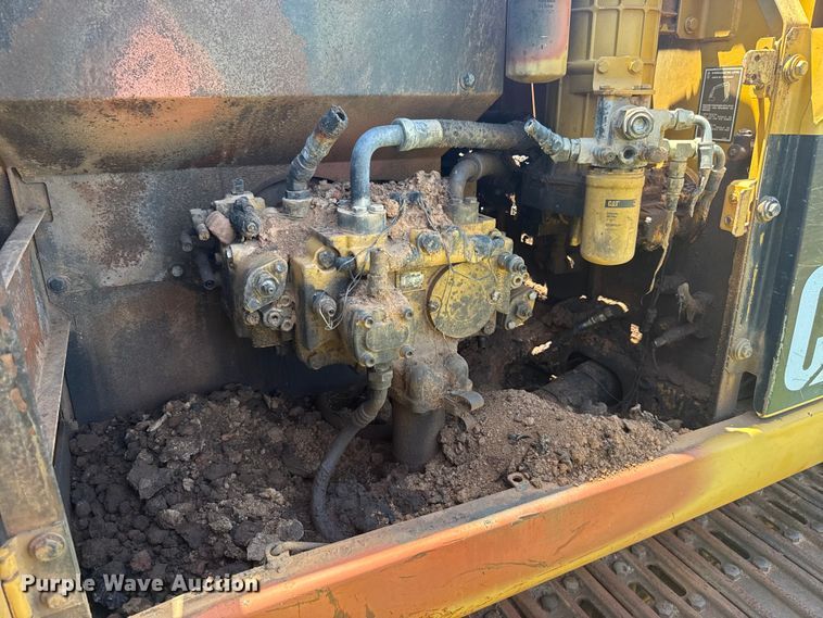image for item ET6267 2006 Caterpillar 320CL excavator