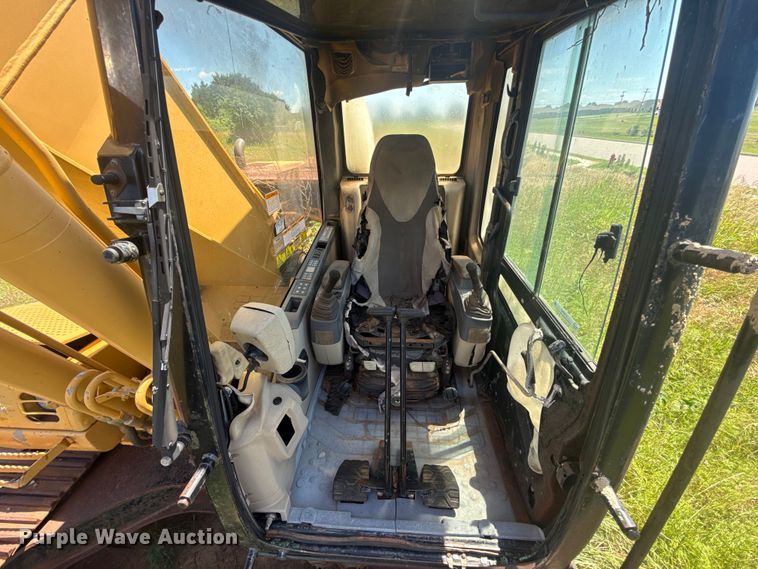 image for item ET6267 2006 Caterpillar 320CL excavator