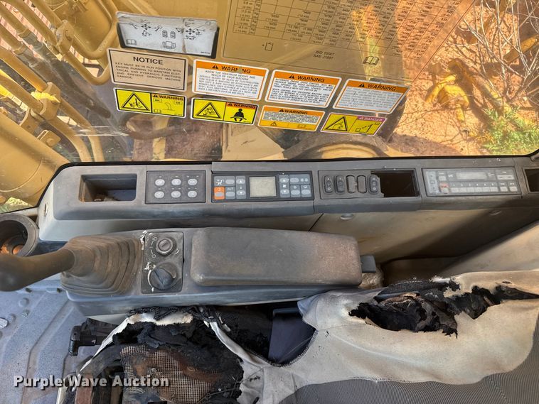 image for item ET6267 2006 Caterpillar 320CL excavator