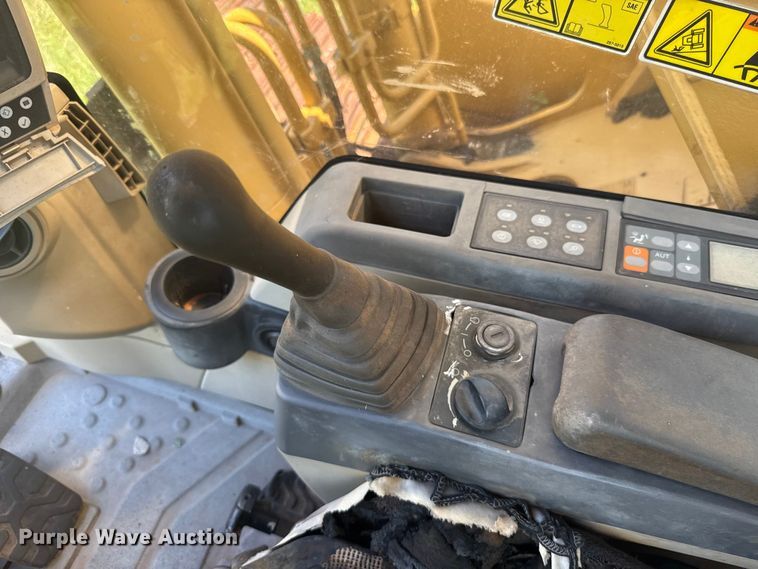 image for item ET6267 2006 Caterpillar 320CL excavator