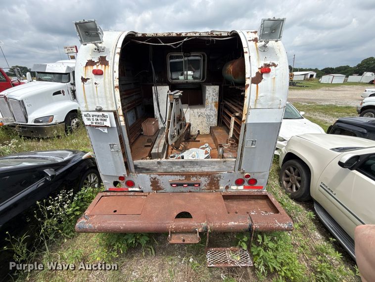 image for item ET6283 1992 GMC C6500 Top Kick winch truck
