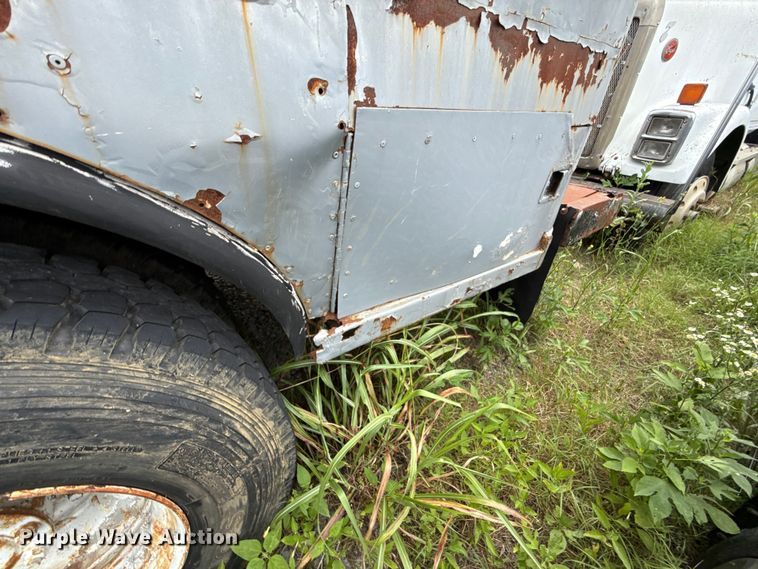 image for item ET6283 1992 GMC C6500 Top Kick winch truck