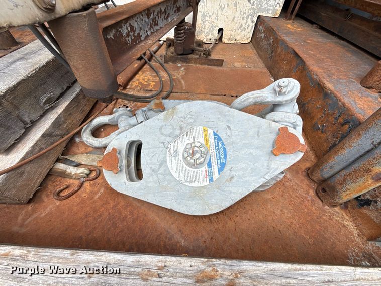image for item ET6283 1992 GMC C6500 Top Kick winch truck