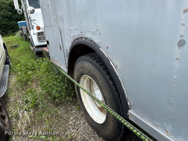 image for item ET6283 1992 GMC C6500 Top Kick winch truck