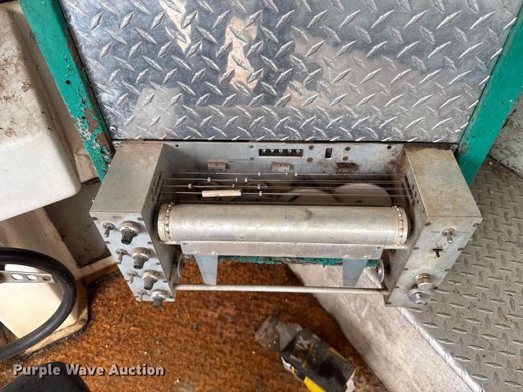 image for item ET6283 1992 GMC C6500 Top Kick winch truck