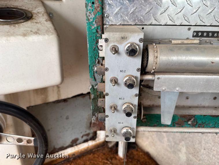 image for item ET6283 1992 GMC C6500 Top Kick winch truck