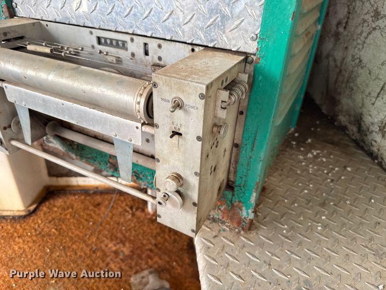image for item ET6283 1992 GMC C6500 Top Kick winch truck