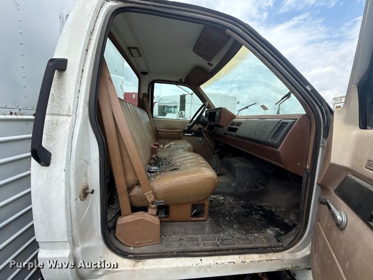 image for item ET6283 1992 GMC C6500 Top Kick winch truck