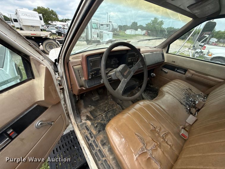 image for item ET6283 1992 GMC C6500 Top Kick winch truck