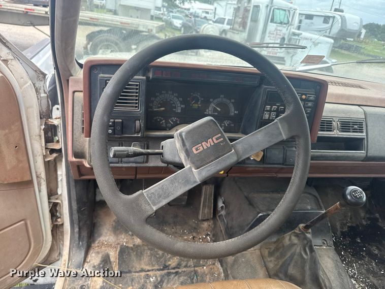 image for item ET6283 1992 GMC C6500 Top Kick winch truck