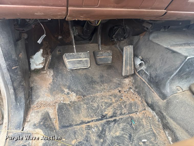 image for item ET6283 1992 GMC C6500 Top Kick winch truck