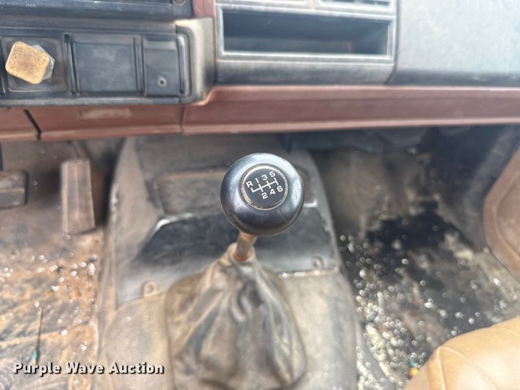 image for item ET6283 1992 GMC C6500 Top Kick winch truck