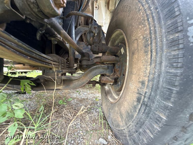 image for item ET6283 1992 GMC C6500 Top Kick winch truck