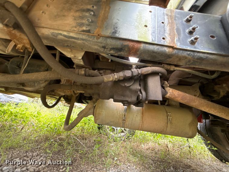 image for item ET6283 1992 GMC C6500 Top Kick winch truck