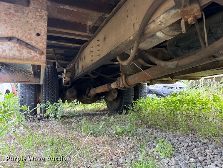 image for item ET6283 1992 GMC C6500 Top Kick winch truck