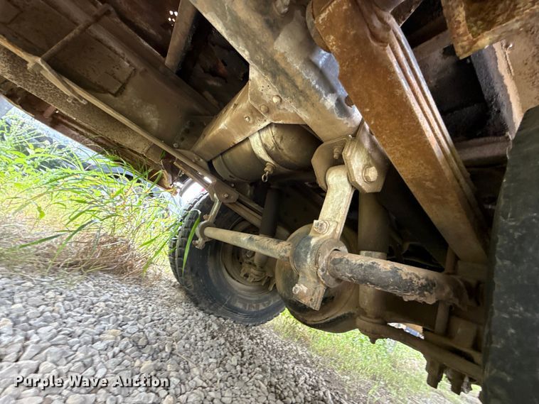 image for item ET6283 1992 GMC C6500 Top Kick winch truck