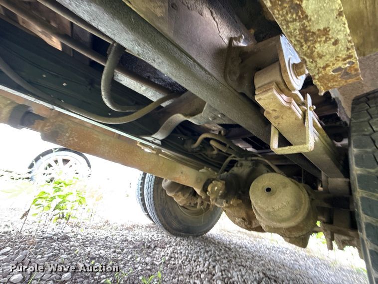 image for item ET6283 1992 GMC C6500 Top Kick winch truck