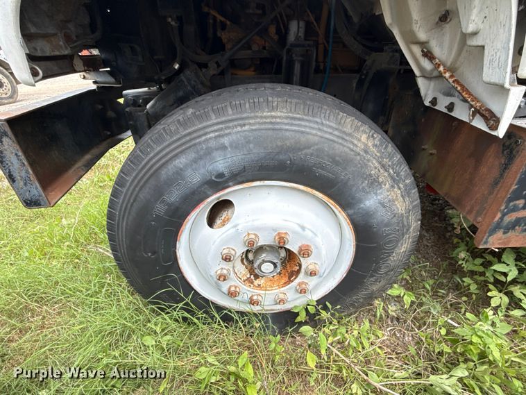 image for item ET6283 1992 GMC C6500 Top Kick winch truck