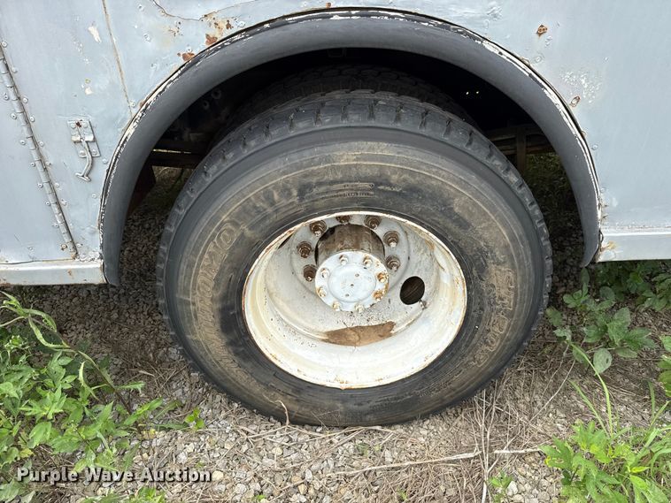 image for item ET6283 1992 GMC C6500 Top Kick winch truck