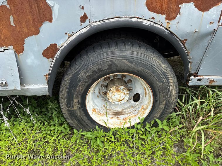 image for item ET6283 1992 GMC C6500 Top Kick winch truck